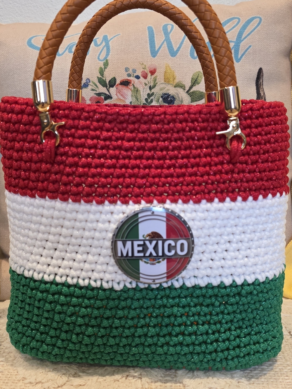 Handcrafted Green, White And Red Crochet Handbag with Mexico Emblem- NWT - Picture 2 of 7